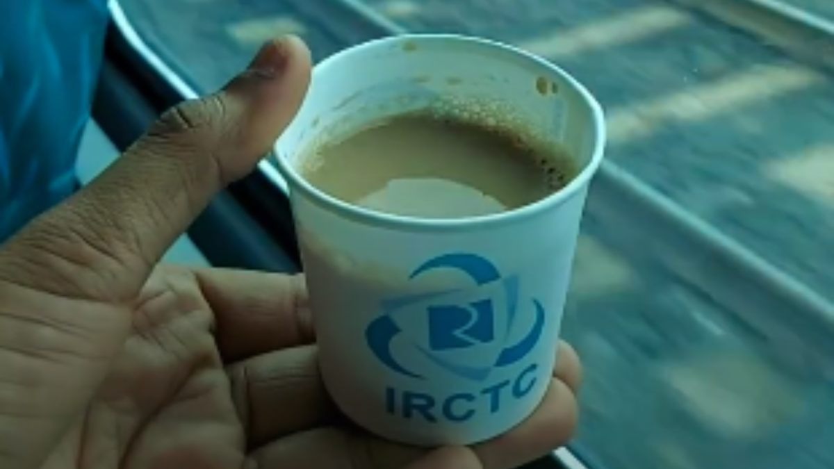 रेलवे की ओर से ट्रेन में चाय के रेट 5 रुपये तय किए गए हैं. (Photo: Insta/eatbyhand)