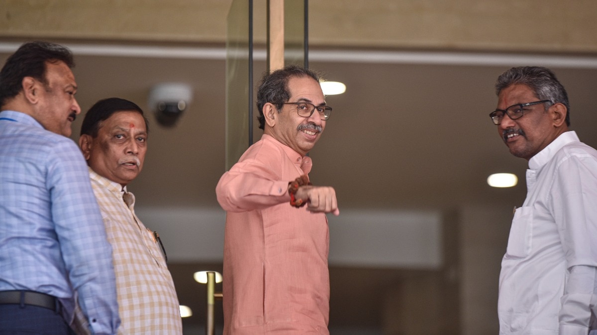उद्धव की मीटिंग से 5 सांसद गायब रहे. (File Photo: PTI)
