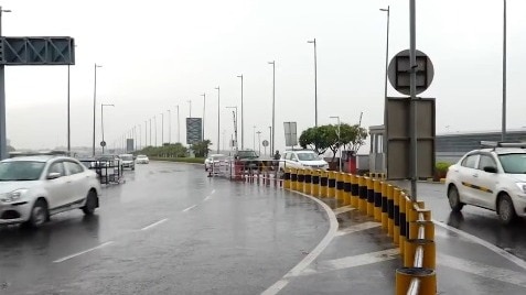 दिल्ली में सुबह-सुबह हल्की बारिश (Photo: Screengrab/PTI)