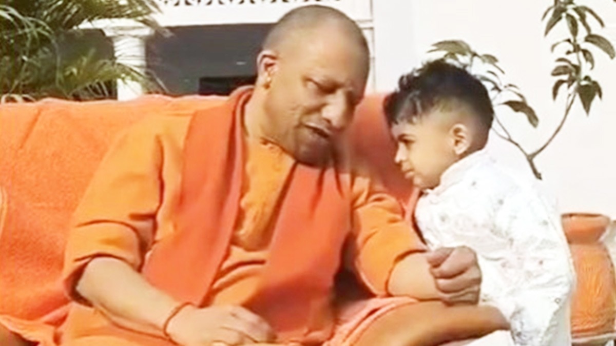 'मेरी गोद में बच्चे मुस्कुराने लगते हैं' CM योगी ने सुनाया दिलचस्प किस्सा