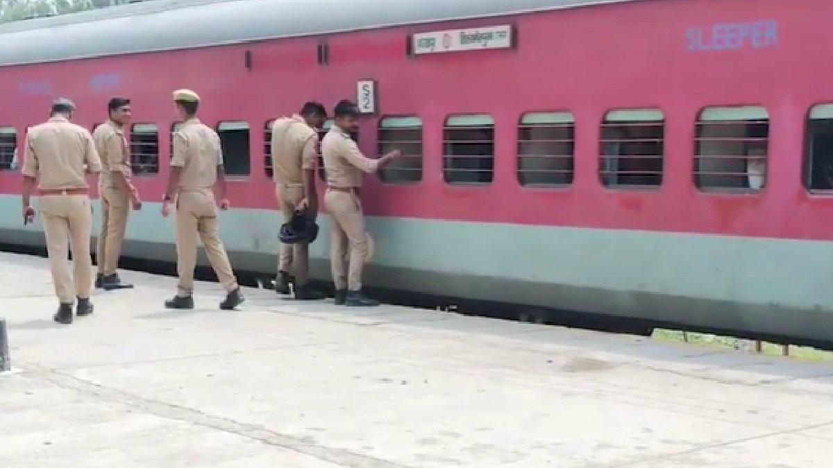 ट्रेन में सीट नहीं मिली तो फैलाई बम की अफवाह (Photo: itg)
