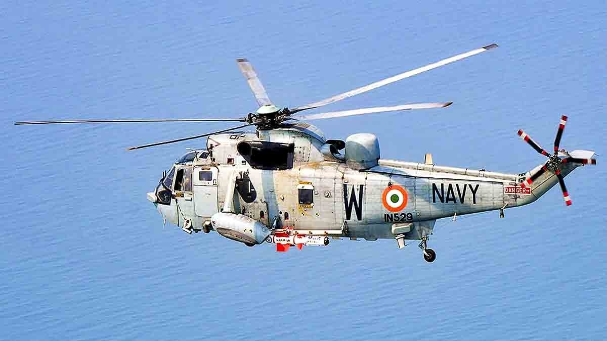 ये है भारतीय नौसेना का सी-किंग हेलिकॉप्टर. (Photo: PTI)