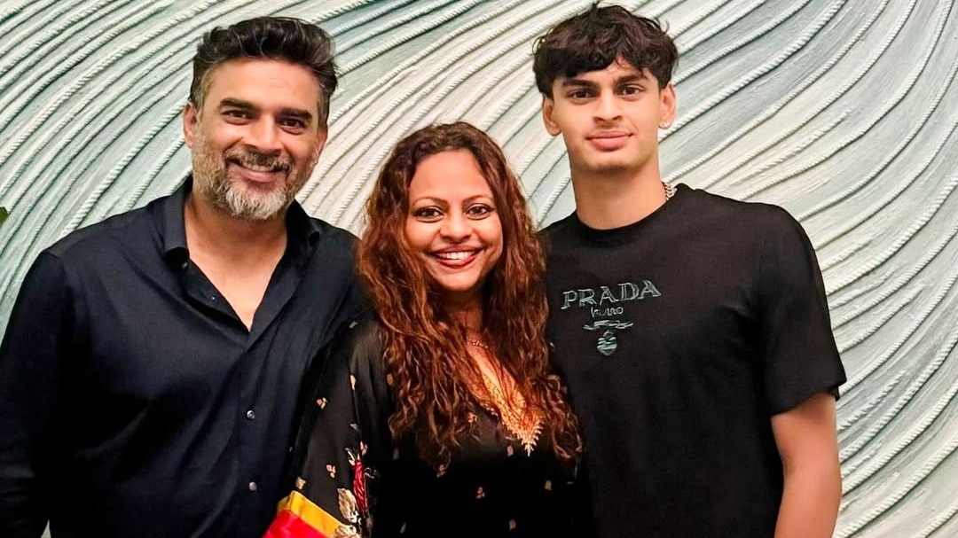 madhavan with wife and son Vedaant (Photo: Instagram @actormaddy)