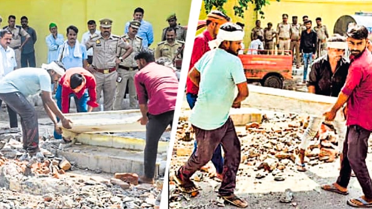 आगरा में सड़क के बीच स्थित मजार को सहमति से दूसरी जगह स्थानांतरित कर दिया गया (Photo: ITG)