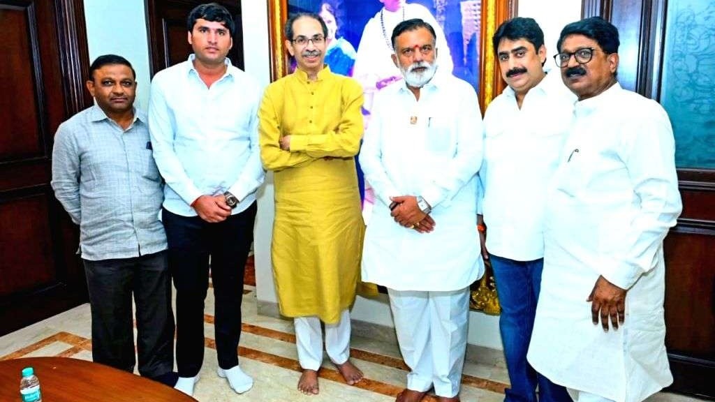shiv sena ubt rebel mps uddhav thackeray