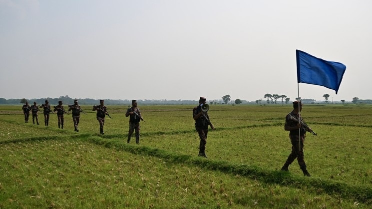 6a32d1387b4fd-bgb-jawan-in-bangladesh-1754118-16x9.jpg