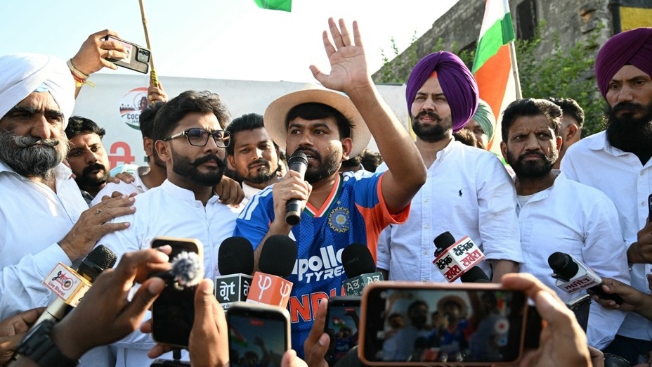 दिल्ली में दूसरी बार प्रोटेस्ट की तैयारी कर रही कॉकरोच जनता पार्टी (Photo: AFP)