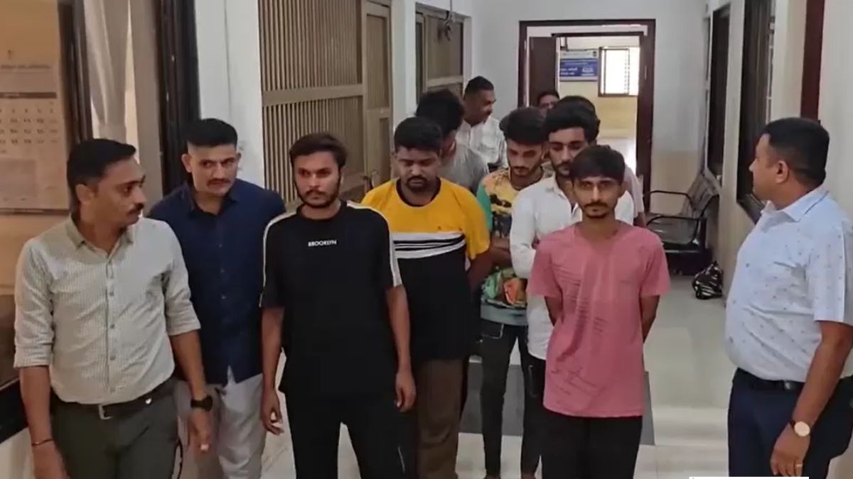 ऑनलाइन गे-डेटिंग की तलाश में था सुरेंद्रनगर का युवक. (Photo: Screengrab)