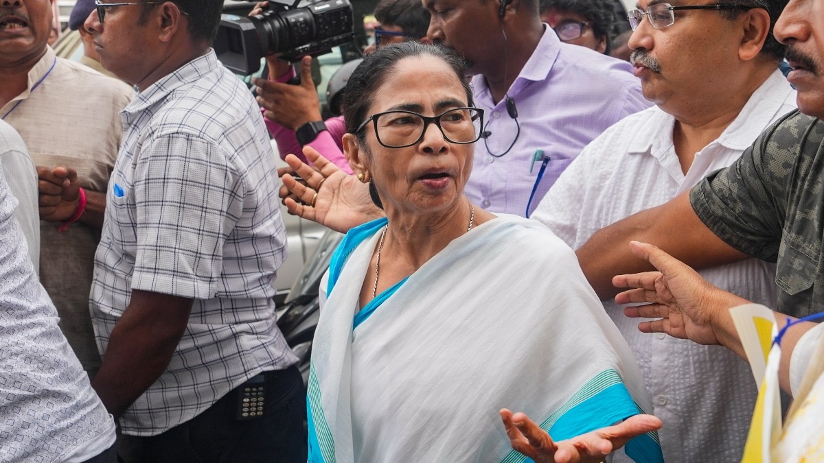 बंगाल विधानसभा में विपक्षी नेता का मामला हाई कोर्ट पहुंचा था. (Photo: PTI)