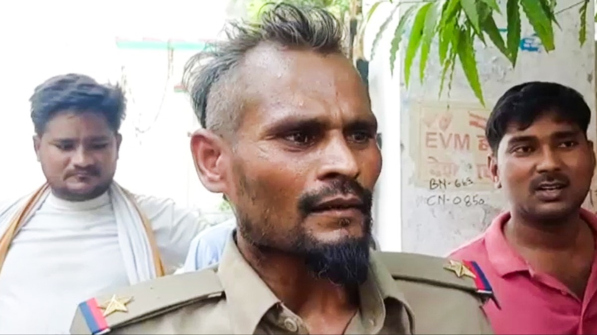 फर्जी दरोगा को पुलिस ने धर दबोचा (Photo: ITG)