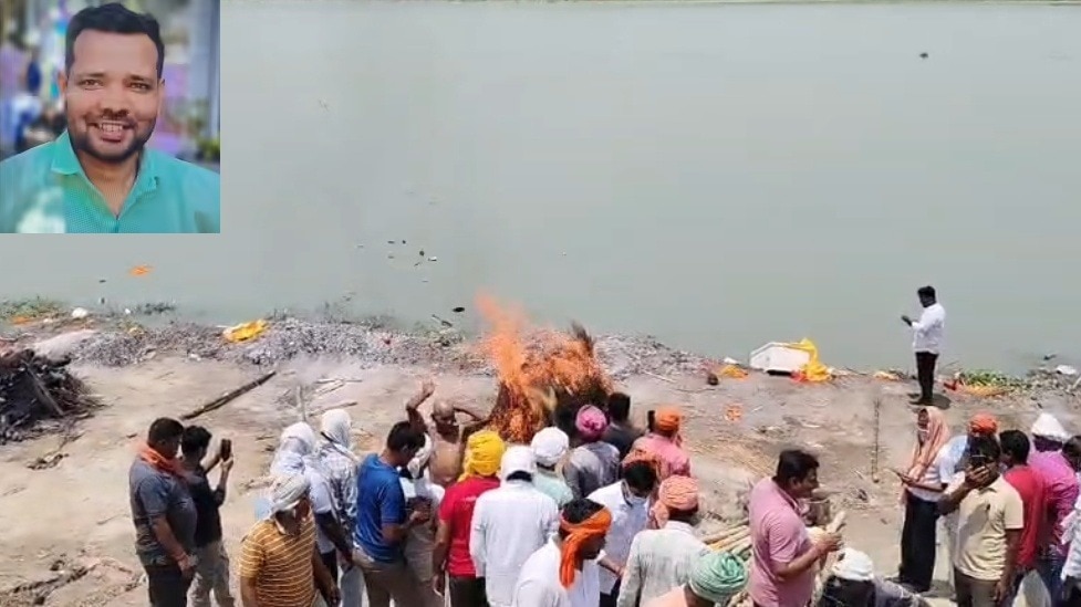 होर्मुज में मारे गए शिवानंद का अंतिम संस्कार (Photo: ITG)