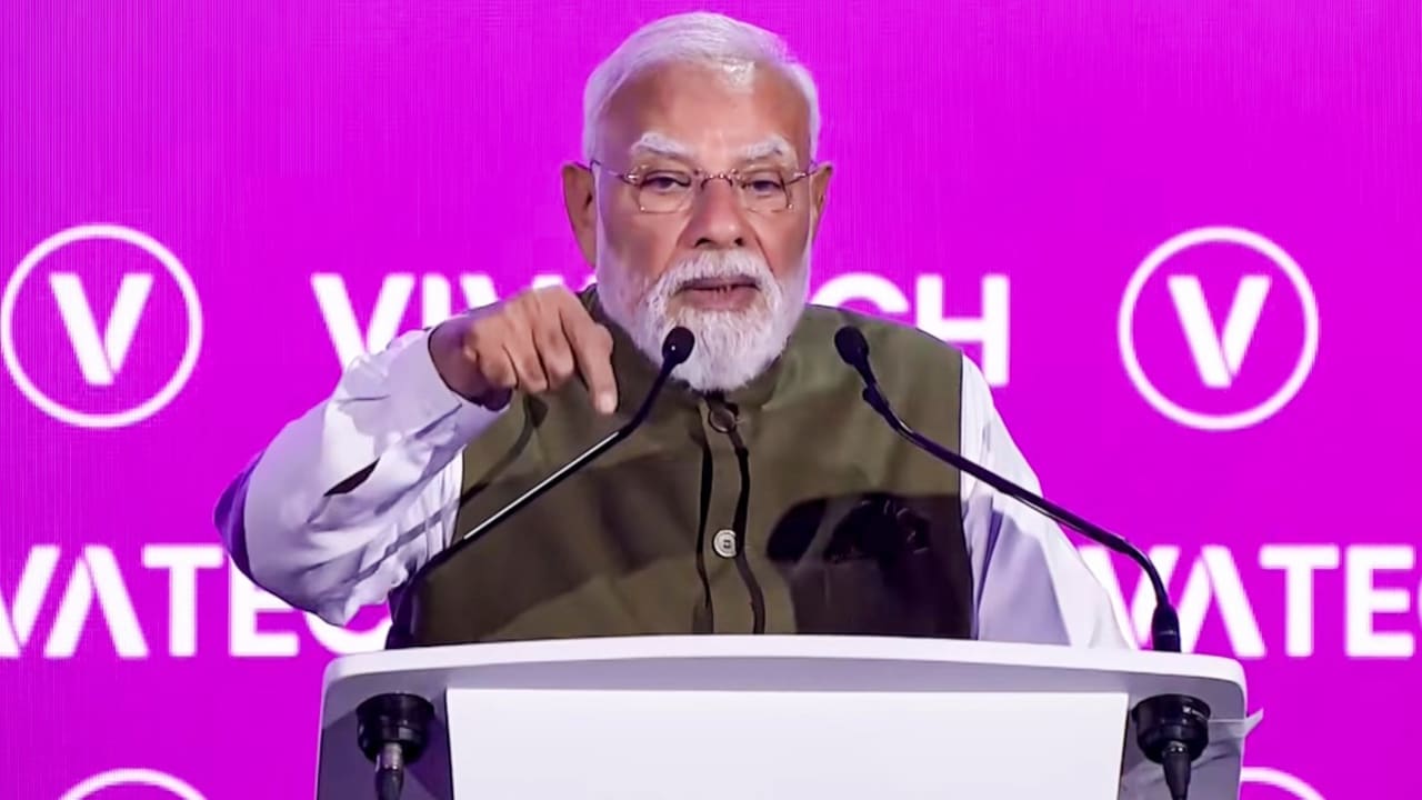 फ्रांस से पीएम मोदी का दुनिया को मैसेज, बोले- सबके लिए होना चाहिए AI