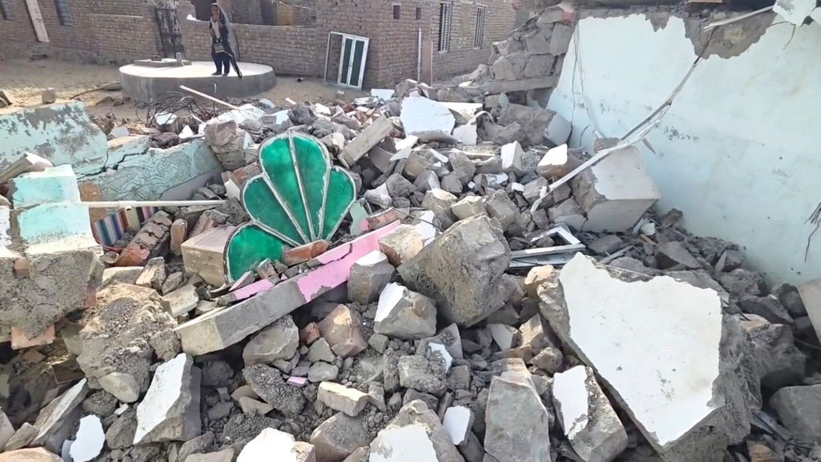 बॉर्डर के पास बने मदरसा परिसर की मस्जिद ध्वस्त.(Photo:ITG)