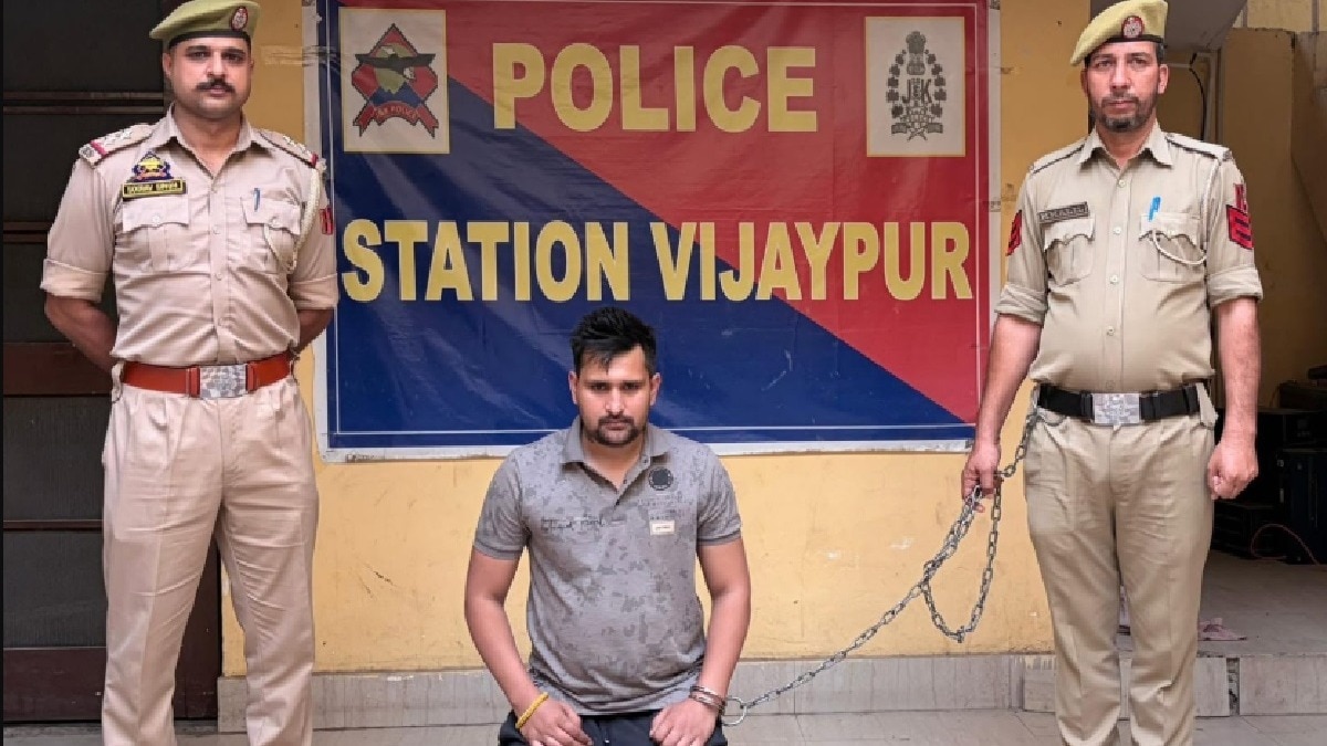 आरोपी नारायण शर्मा जम्मू की सेंट्रल जेल में बंद है (फोटो साभार- सांबा पुलिस)