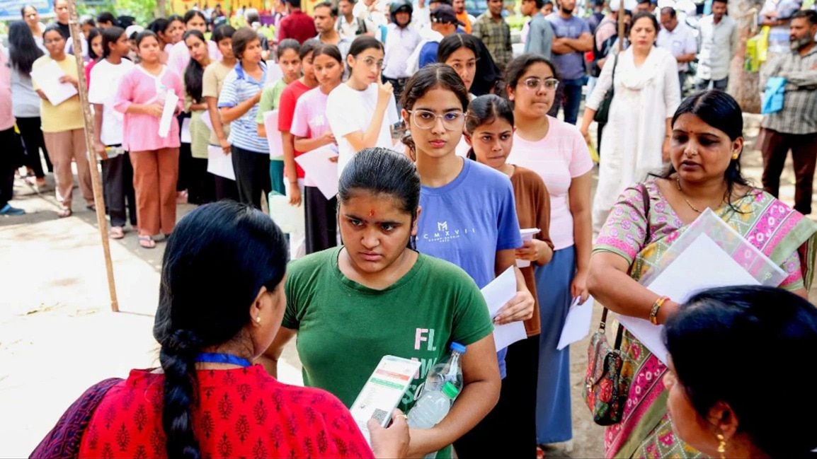 नागपुर के नीट अभ्यर्थी को अबू धाबी सेंटर अलॉट करने के मामले में एनटीए ने कहा कि रजिस्टर लॉगिन से सिटी बदली गई थी. (File Photo)
