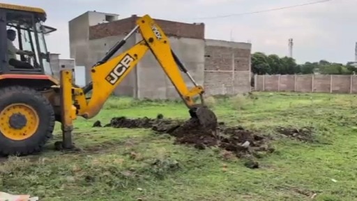 6 अवैध कॉलोनियों पर चली JCB.(Photo: Screengrab)