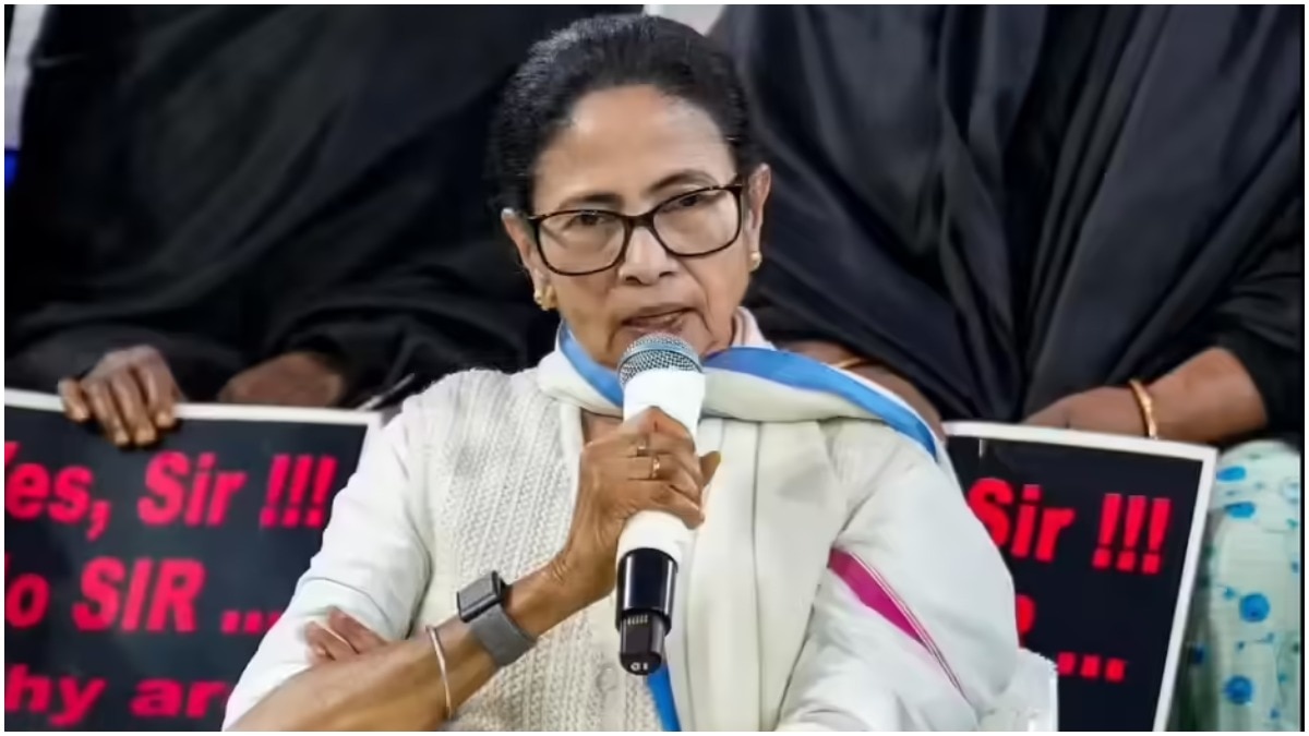 बागी विधायकों की शिकायत के बाद टीएमसी के तीन बैंक अकाउंट में रखे 440 करोड़ रुपसे फ्रीज. (File Photo: PTI)
