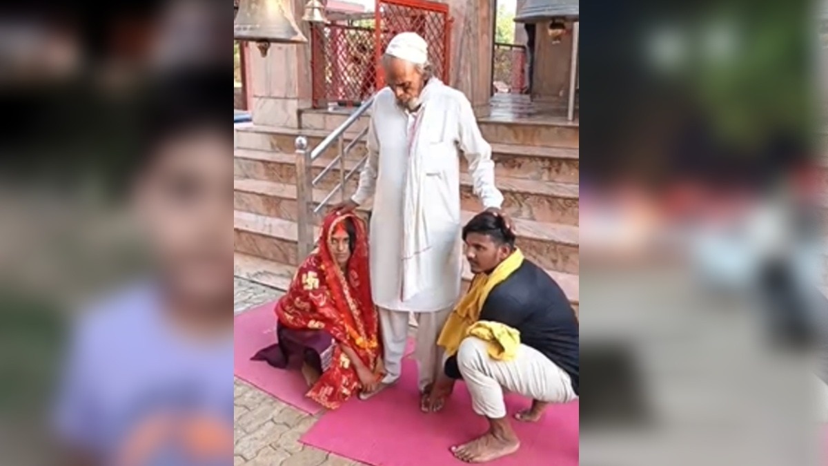 पिता का आशीर्वाद लेते हुए बेटी सानिया और दामाद अमन.(Photo:Screengrab)