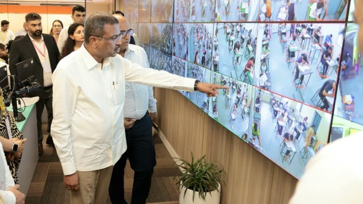 ओखला स्थित NTA मुख्यालय पहुंचे धर्मेंद्र प्रधान.(Photo:ITG)