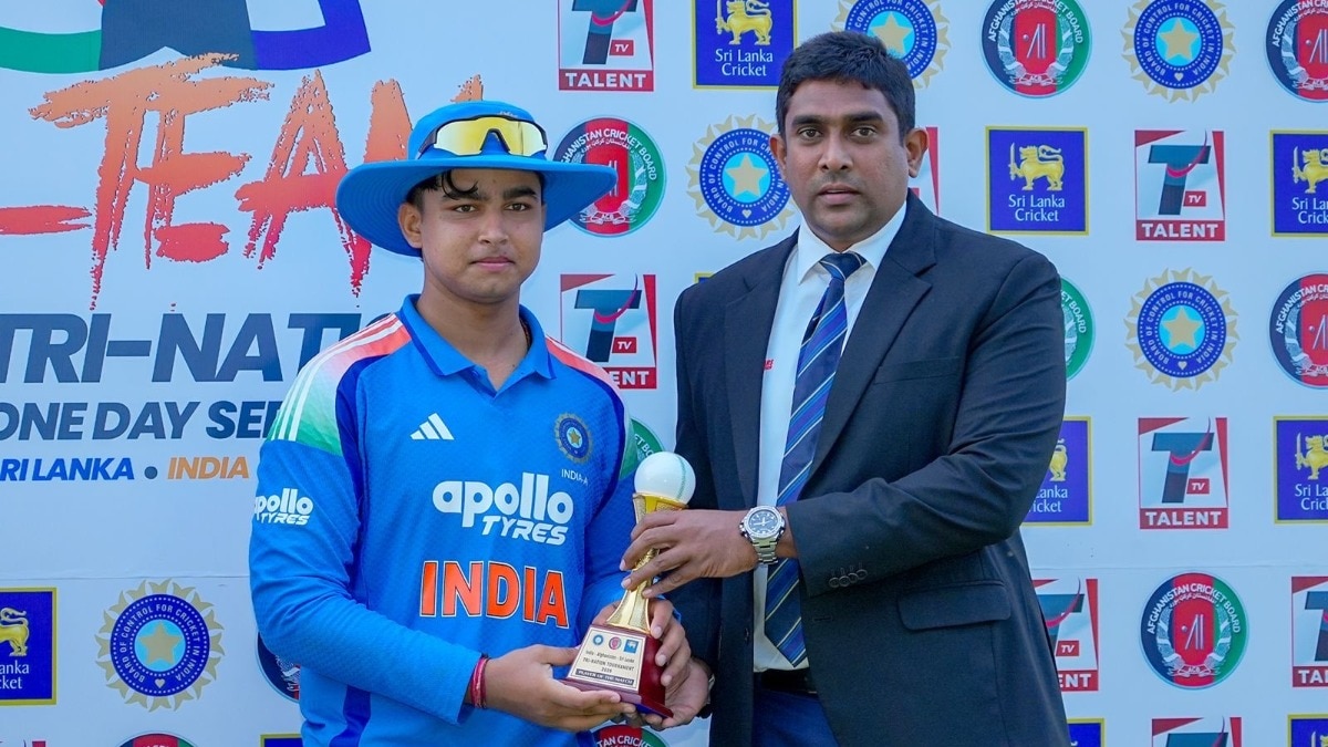 वैभव सूर्यवंशी 'प्लेयर ऑफ द मैच' ट्रॉफी के साथ... (Photo: BCCI)