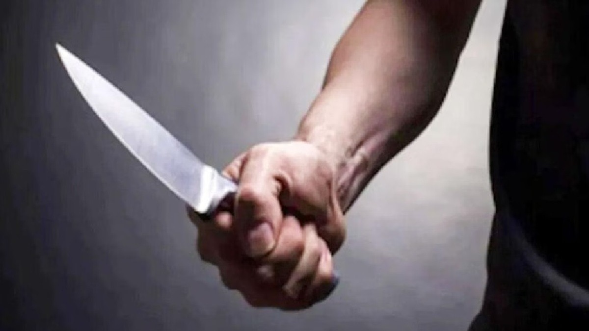 युवक ने आधी रात एक्स गर्लफ्रेंड और उसके परिवार पर चलाए चाकू  (Photo: representational image)