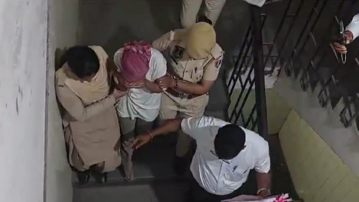 छात्रा AI से सवाल हल करना चाहती थी. Photo ITG