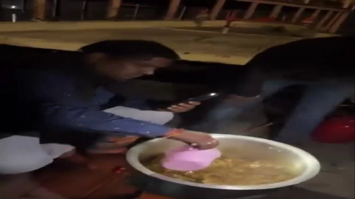 6a39e69434cdf-dashashwamedh-ghat-chicken-cooked-and-liquor-party-235110566-16x9.jpg