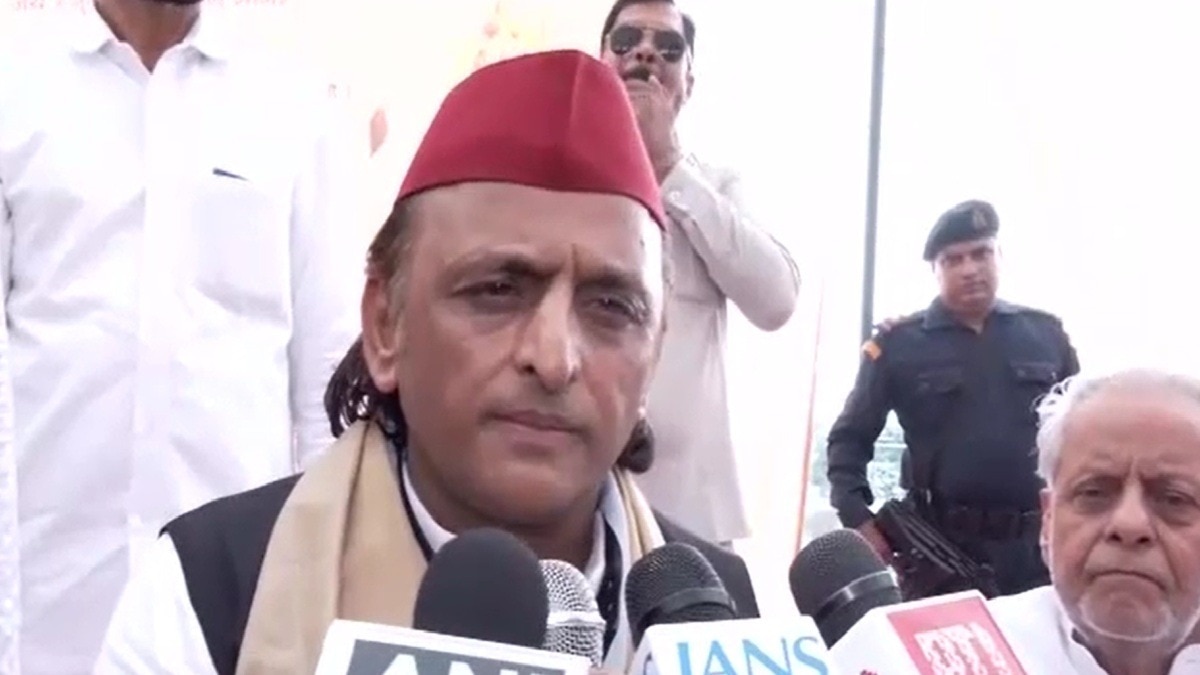 अखिलेश यादव ने KGMU पहुंचकर घायलों का हालचाल जाना. (Photo: Screengrab)