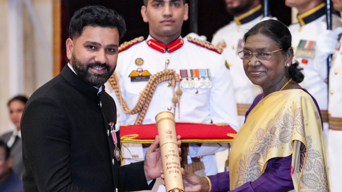 खेल जगत में असाधारण योगदान के लिए रोहित को मिला यह सम्मान. (Photo: PTI)