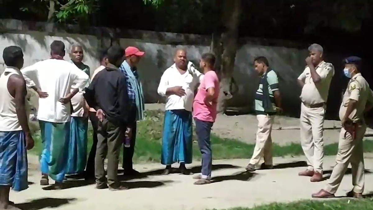 मछुआरे की हत्या से दहशत में लोग. (Photo: Screengrabs)