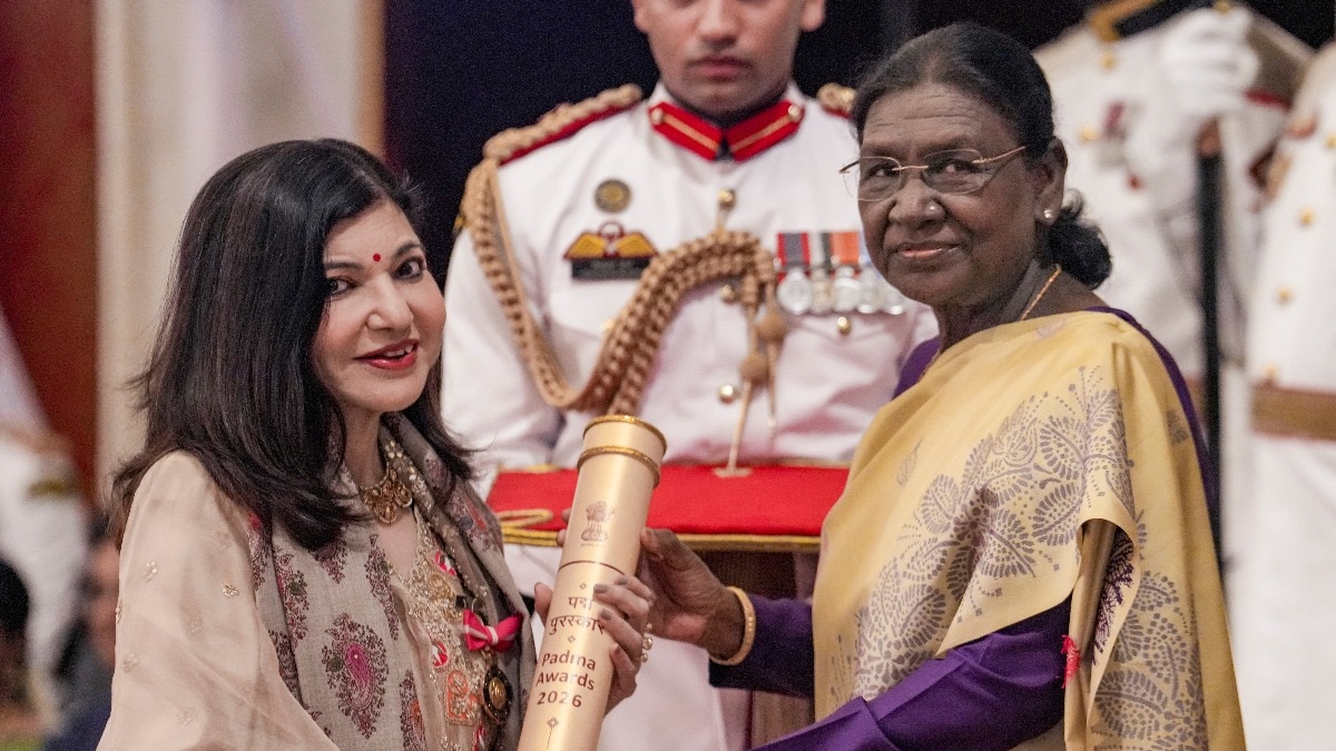 Alka Yagnik and Smt Droupadi Murmu.
