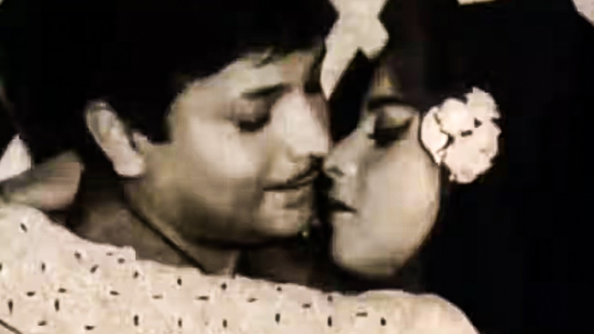 रेखा ने मजबूरी में किया किसिंग सीन (Photo: Screengrab)