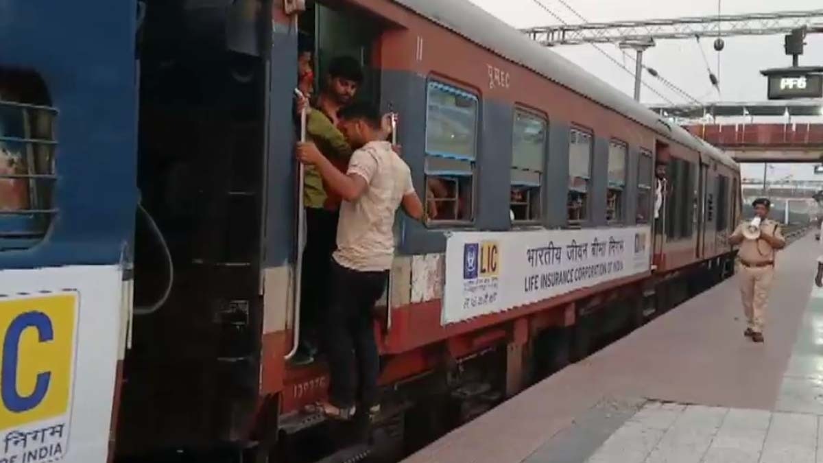 Bihar Police Exam Special Trains (Photo- ITG)
