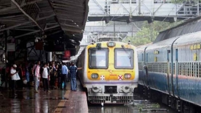 मुंबई लोकल में हत्या से दहशत. (File Photo: ITG)