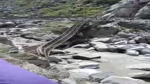 किन्नौर में 10 टायर वाले डंपर से टूटा ब्रिज (Photo: Screengrab)