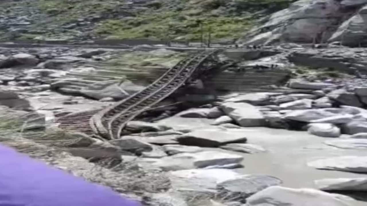 हिमाचल में बड़ा हादसा! NH-5 पर टूटा 190 फीट लंबा बेली ब्रिज, नीचे गिरा डंपर