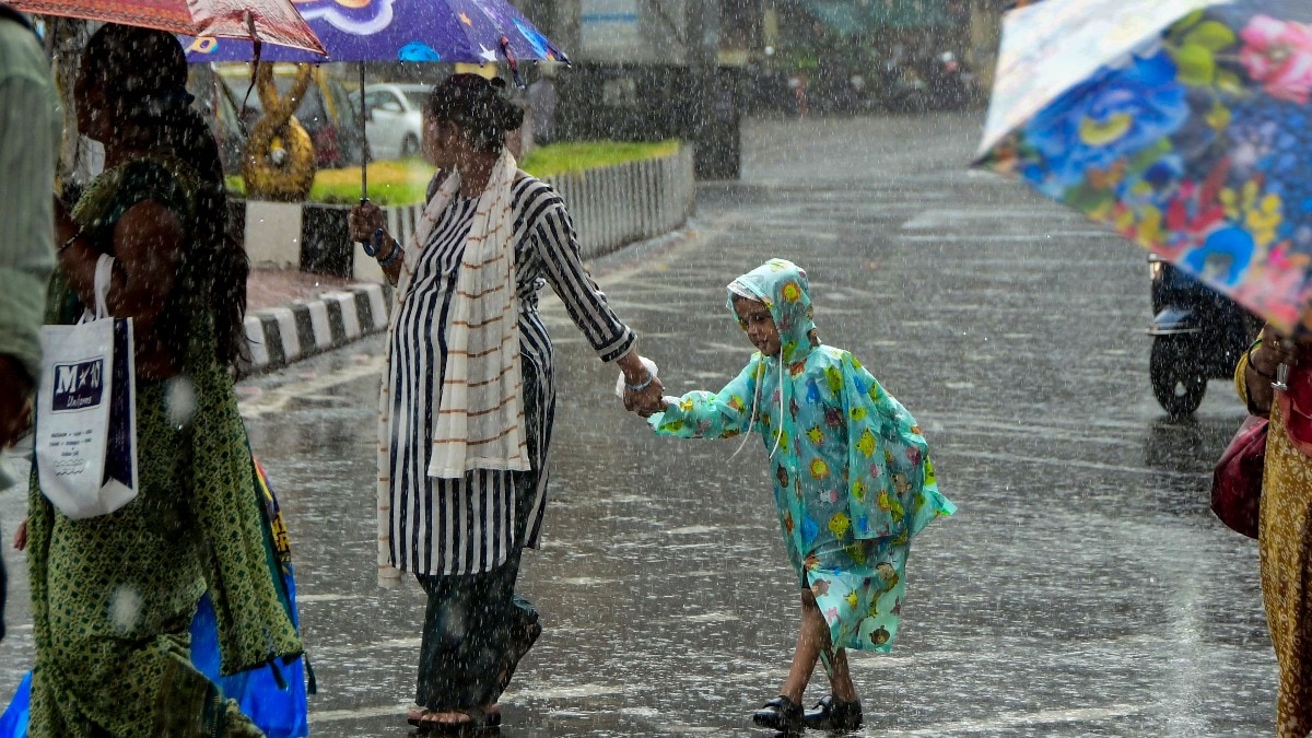 कुछ इलाकों में गरज-चमक के साथ धूलभरी आंधी चलने की संभावना (Photo-PTI)