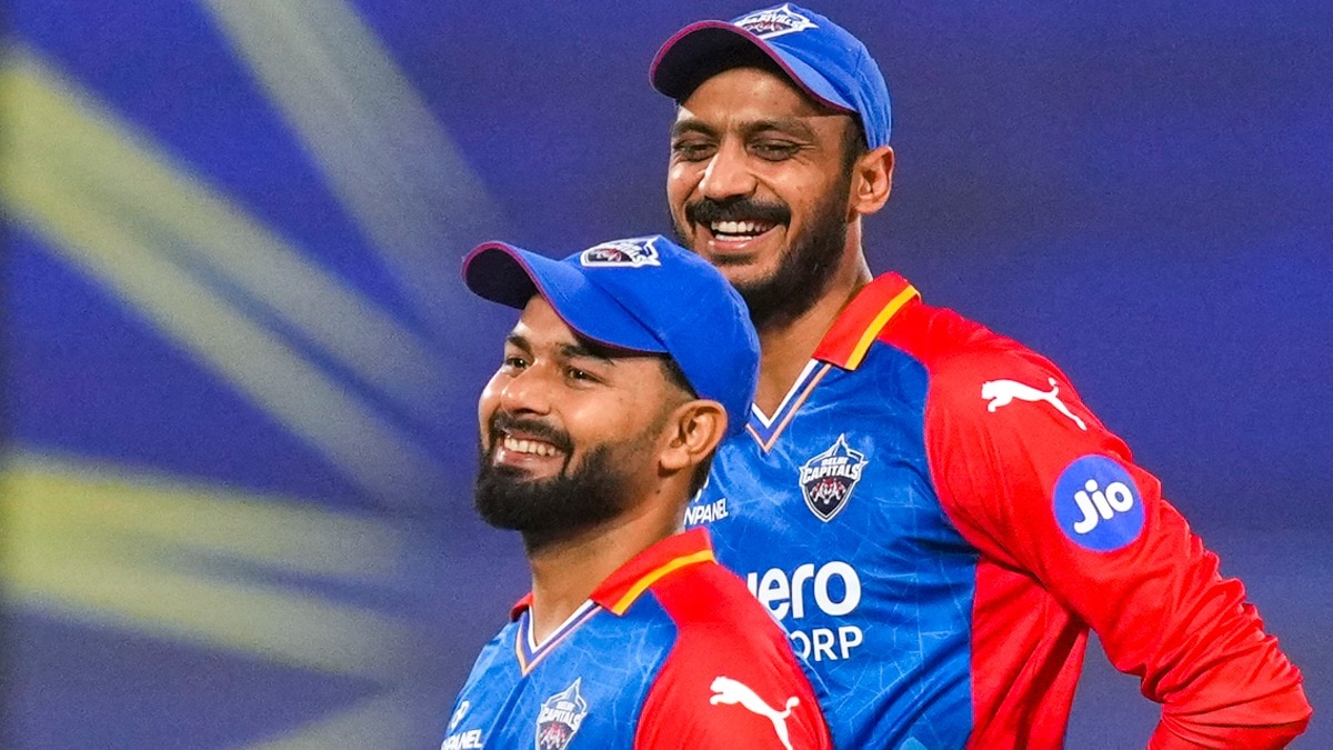 अक्षर पटेल को ऋषभ पंत ने फोन कर दिल्ली कैप‍िटल्स में वापसी की जानकारी दी थी (Photo: PTI)