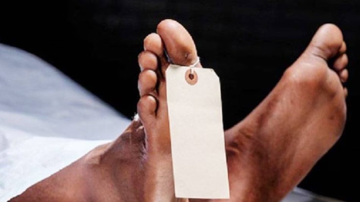 बड़े भाई ने नहीं दिए नशे के पैसे, गले में घोंपी बोतल (Photo: representational image)