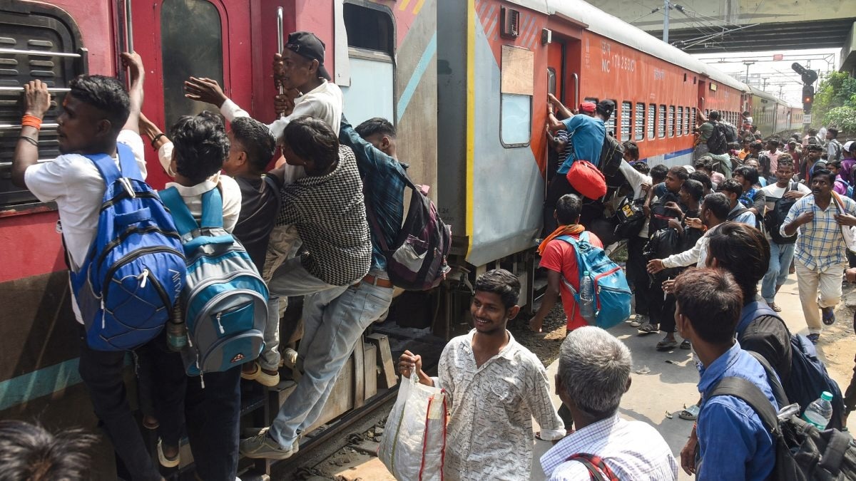 ट्रेन किराया एलएलसी सर्टिफिकेट के बाद वापस मिल जाता है. (Photo: PTI)