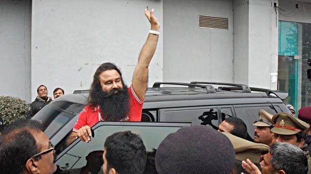 रोहतक की सुनारिया जेल लौटा राम रहीम, छोड़ने पहुंची हनीप्रीत