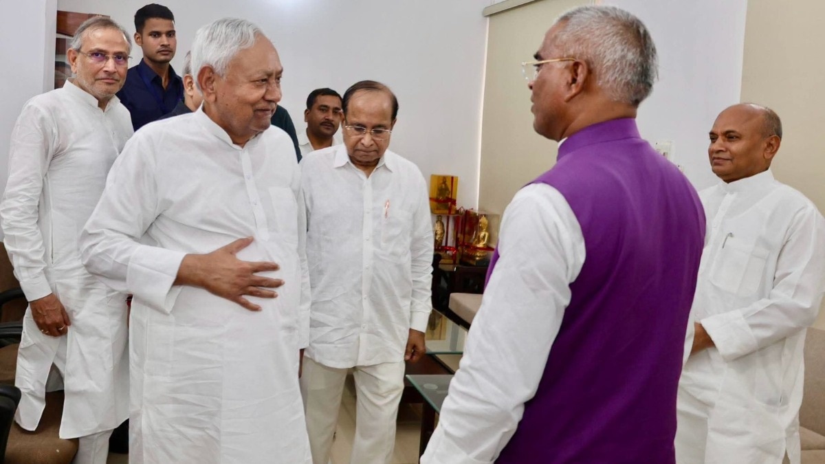 नीतीश कुमार और आरसीपी सिंह की मुलाकात की तस्वीर आई सामने. (Photo: ITG)