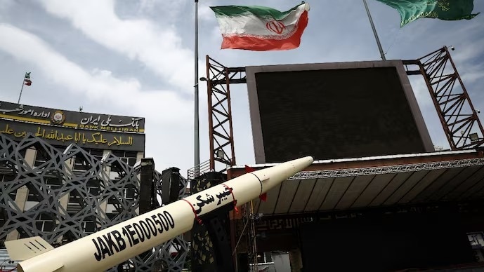 कुवैत और बहरीन में अमेरिकी सैन्य ठिकानों पर IRGC का साझा हमला. (Photo: Reuters)