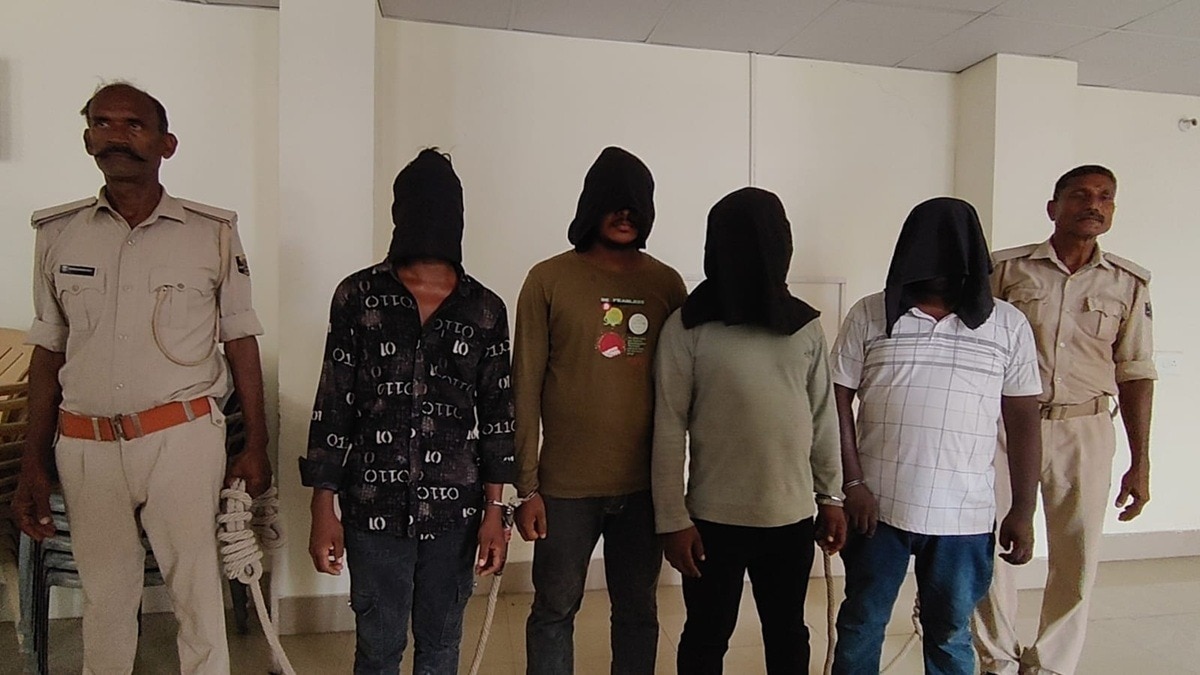 पुलिस गिरफ्त में आरोपी. (photo: ITG)