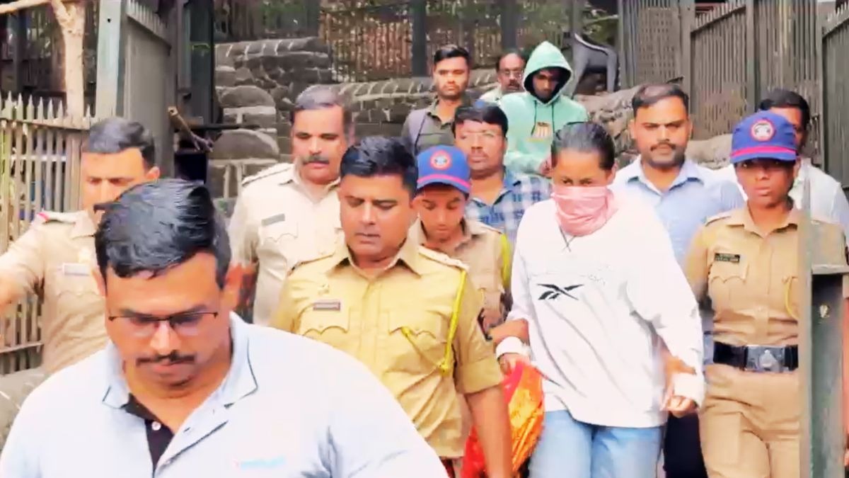 सिया को लेकर घटनास्थल पर पहुंची पुलिस. (Photo: Screengrab)