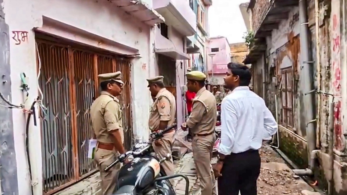 पुलिस को पता चला है कि आठ आरोपियों में से पांच या तो एक-दूसरे के पड़ोसी हैं या उनके बीच पारिवारिक संबंध हैं (Photo: PTI)