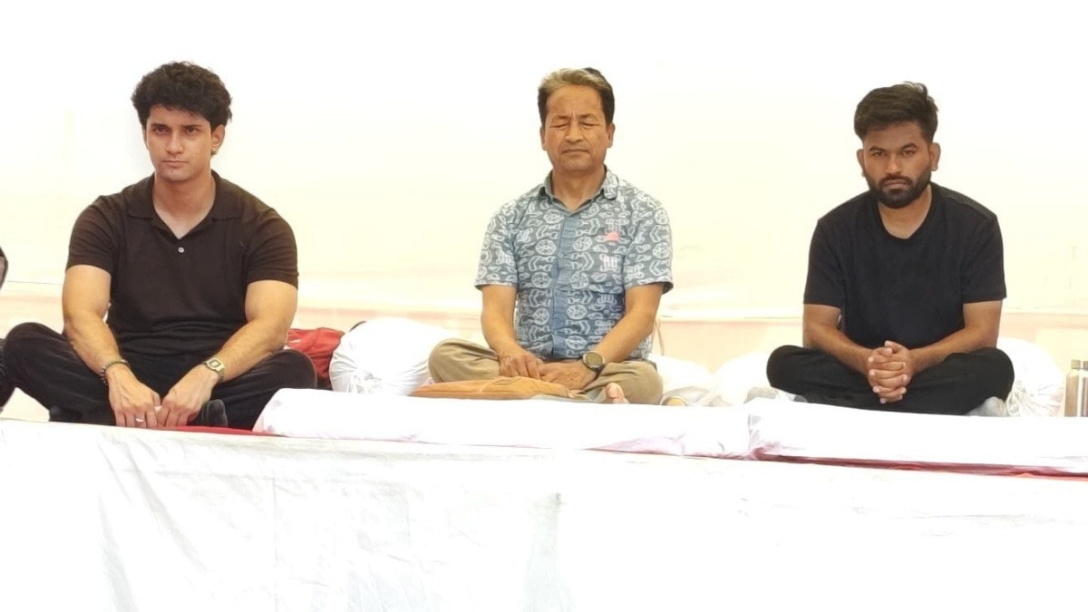 सोनम वांगचुक ने प्रदर्शनकारियों से भी कम से कम एक दिन का उपवास रखने की अपील की. (Photo/ X-CJP)