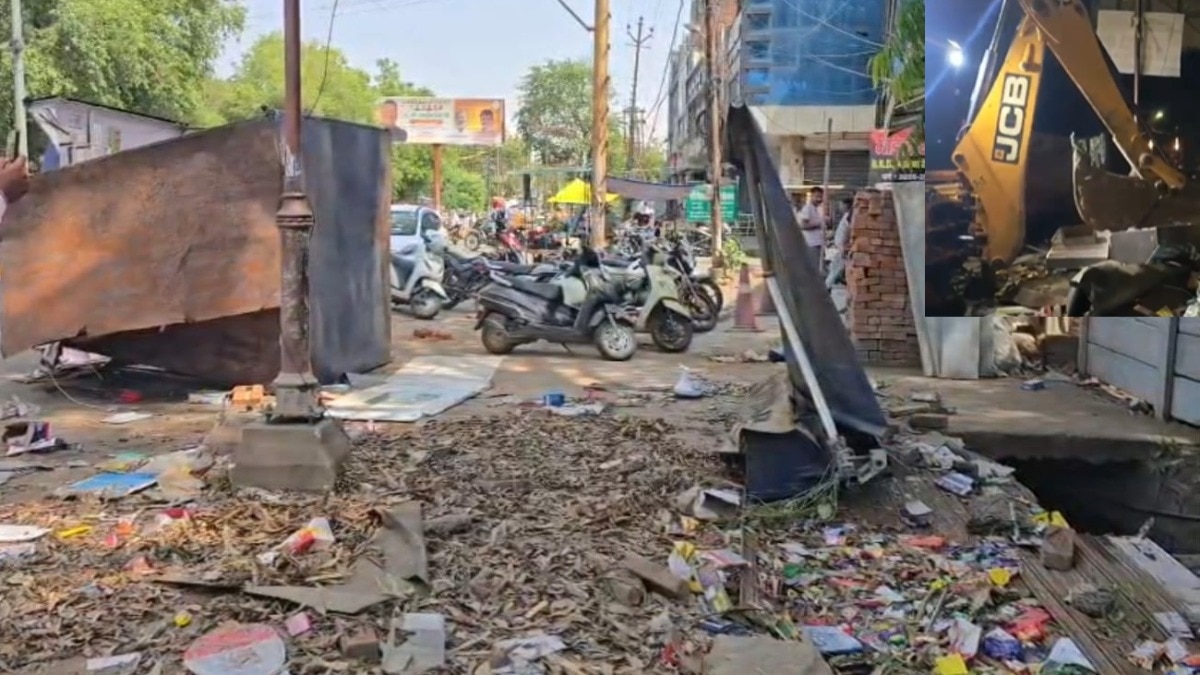 झांसी में दबंगों ने दुकान पर बुलडोजर चलाया (Photo- Screengrab)