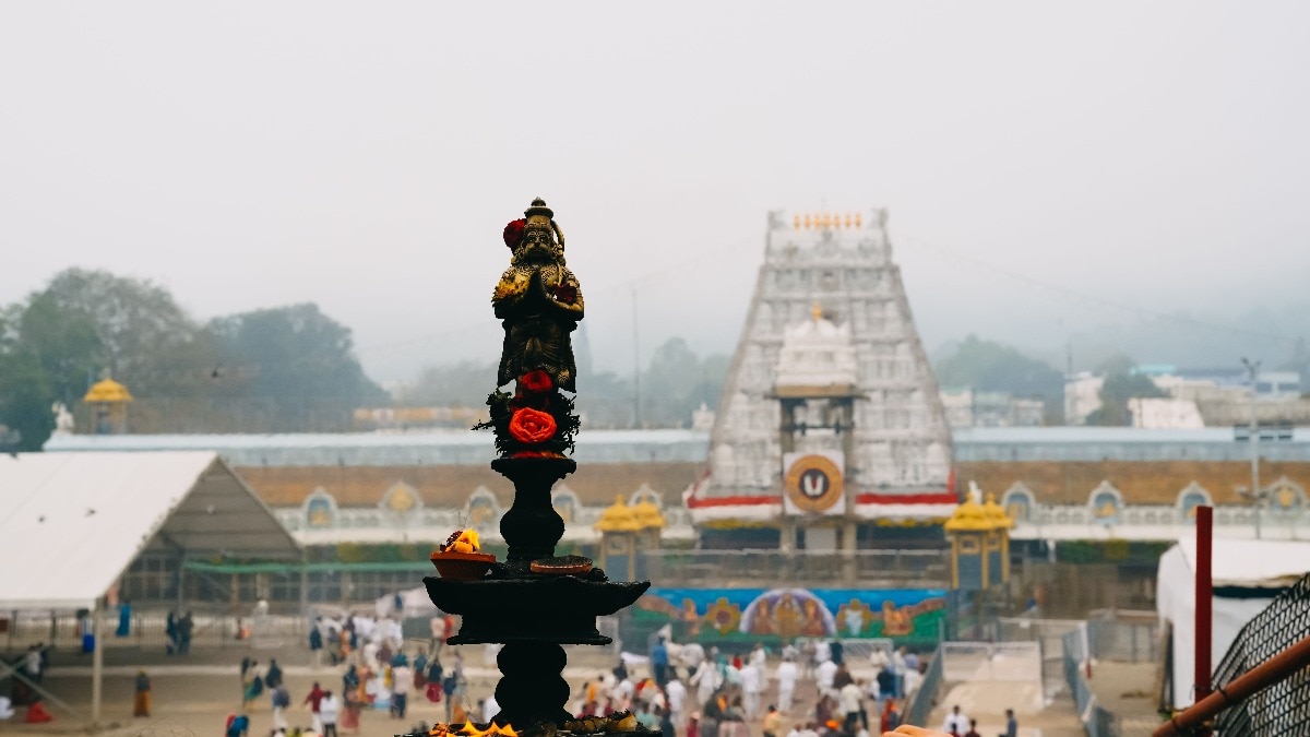 तिरुपति बालाजी मंदिर में चढ़ावे के तौर पर आता है करोड़ों का सोना (Photo - Pexels) 