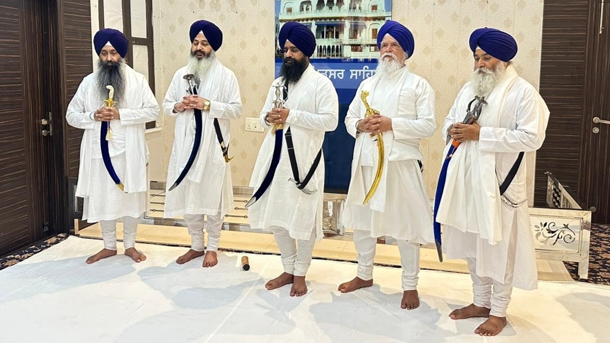 अकाल तख्त के सामने पेश हुए सिख विधायक (Photo: ITG)
